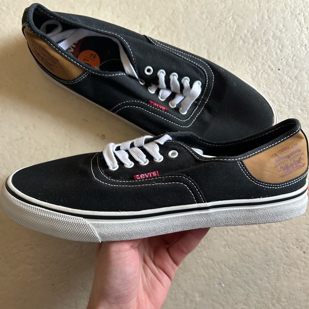 Levi’s Brand New Men’s 9.5